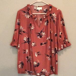 Melloday ruffled collar/sleeve top.